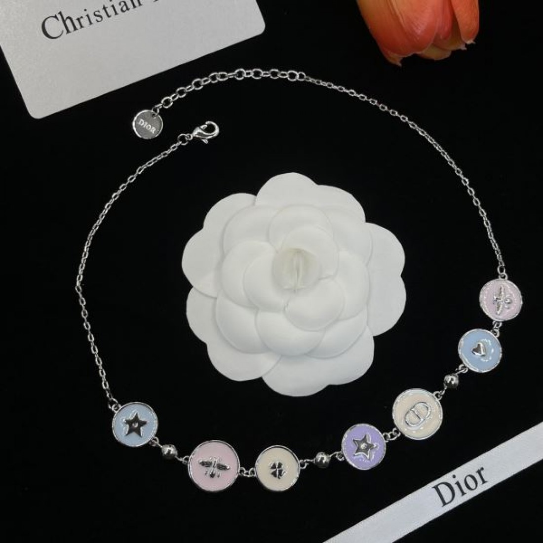 ディオール コピー ネックレス ロゴ 最新シーズンがやってきた DIOR