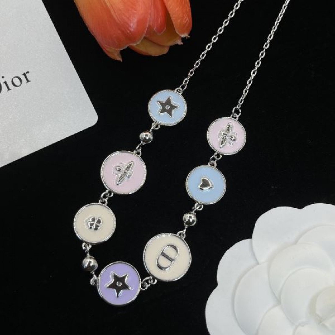 ディオール コピー ネックレス ロゴ 最新シーズンがやってきた DIOR