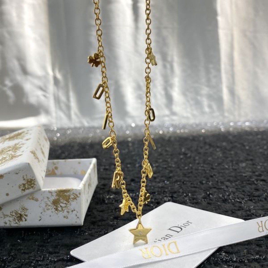 ディオール コピー ネックレス ロゴ スタイリッシュなスタイル DIOR