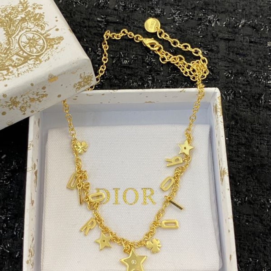 ディオール コピー ネックレス ロゴ スタイリッシュなスタイル DIOR