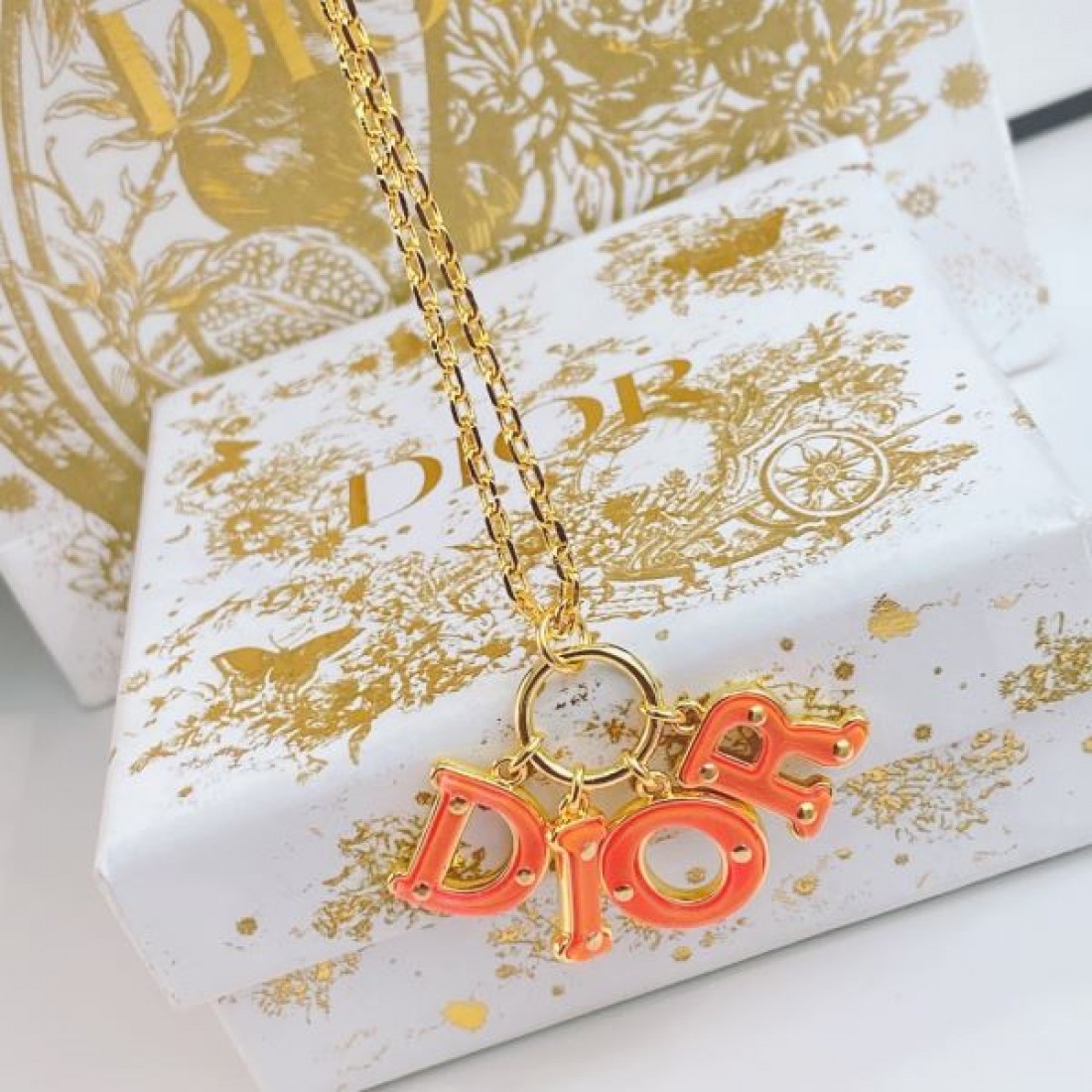 ディオール コピー ネックレス ロゴ 海外の顧客限定先行セール DIOR
