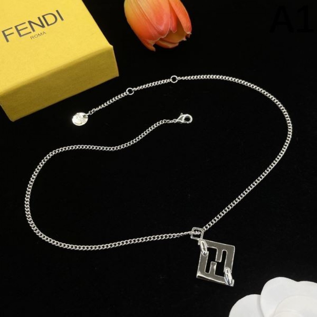 FENDI コピー ネックレス ロゴ VIPセールでまさかの破格 フェンディ