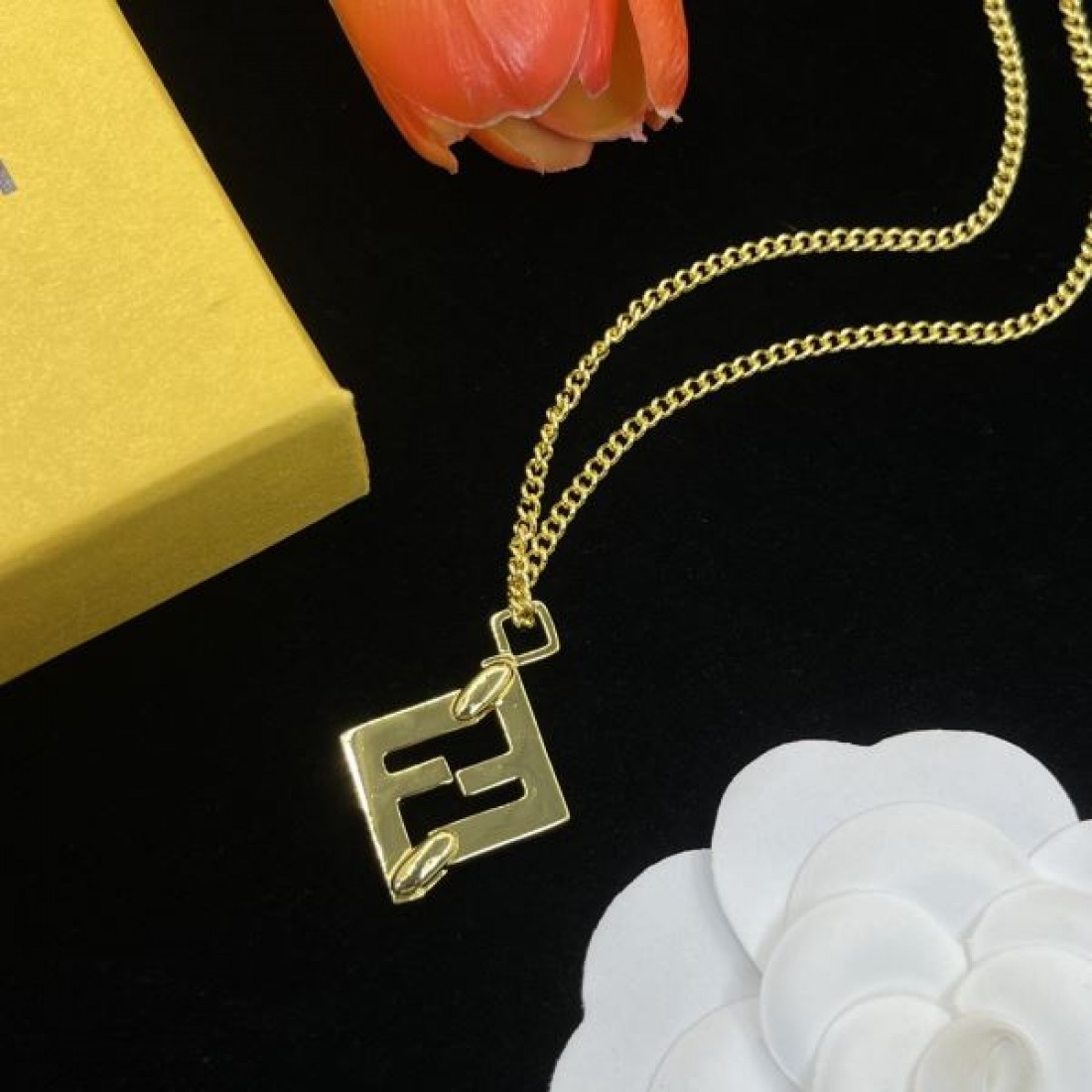 FENDI コピー ネックレス ロゴ VIPセールでまさかの破格 フェンディ