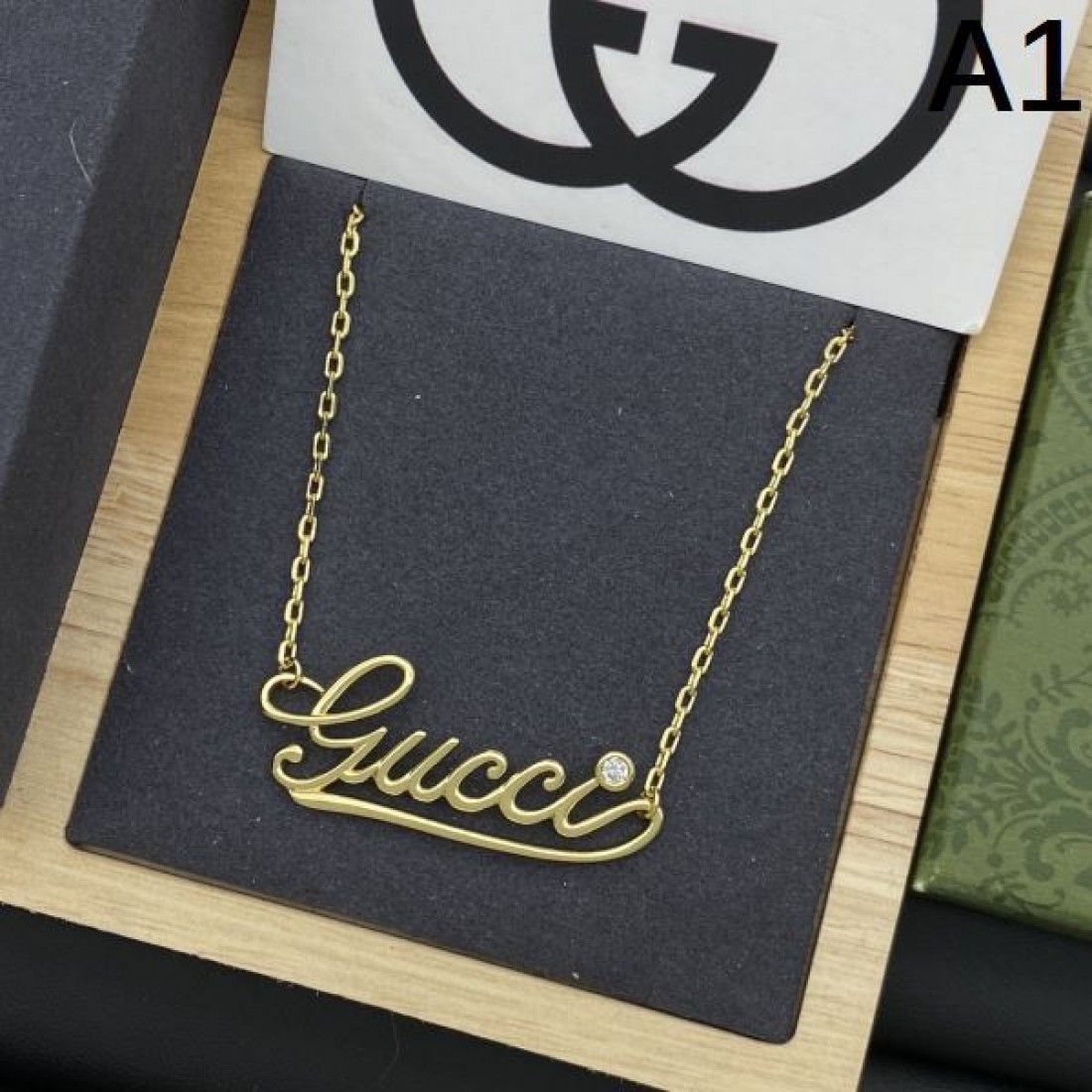 グッチ コピー ブレスレット ロゴ 上品なカジュアルコーデに GUCCI