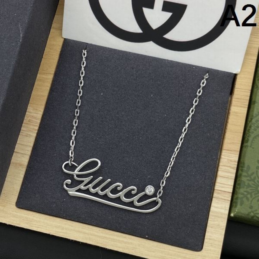 グッチ コピー ブレスレット ロゴ 上品なカジュアルコーデに GUCCI