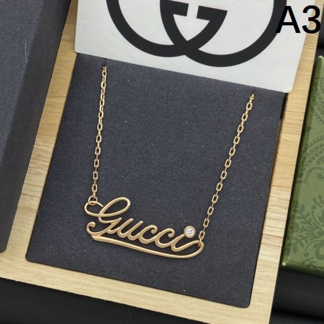 グッチ コピー ブレスレット ロゴ 上品なカジュアルコーデに GUCCI