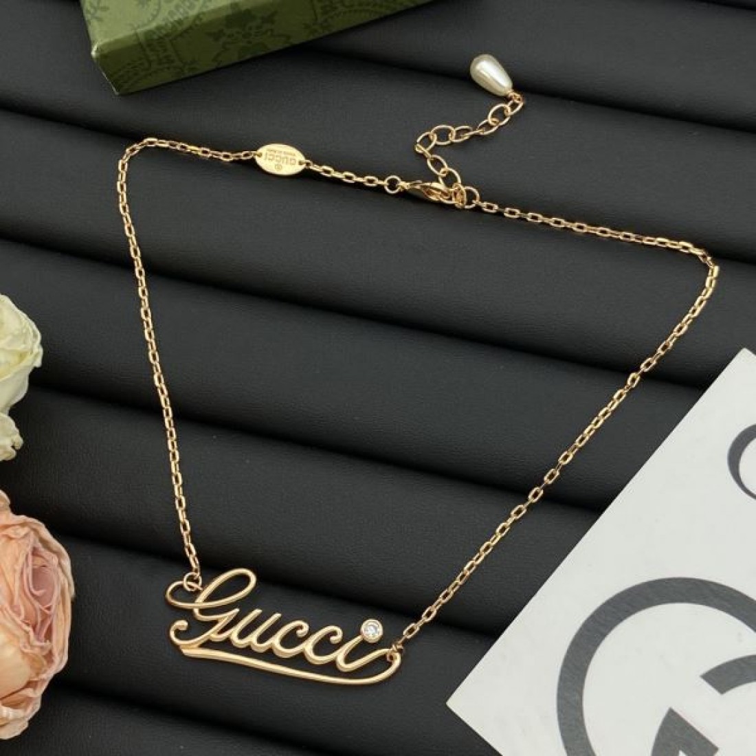グッチ コピー ブレスレット ロゴ 上品なカジュアルコーデに GUCCI