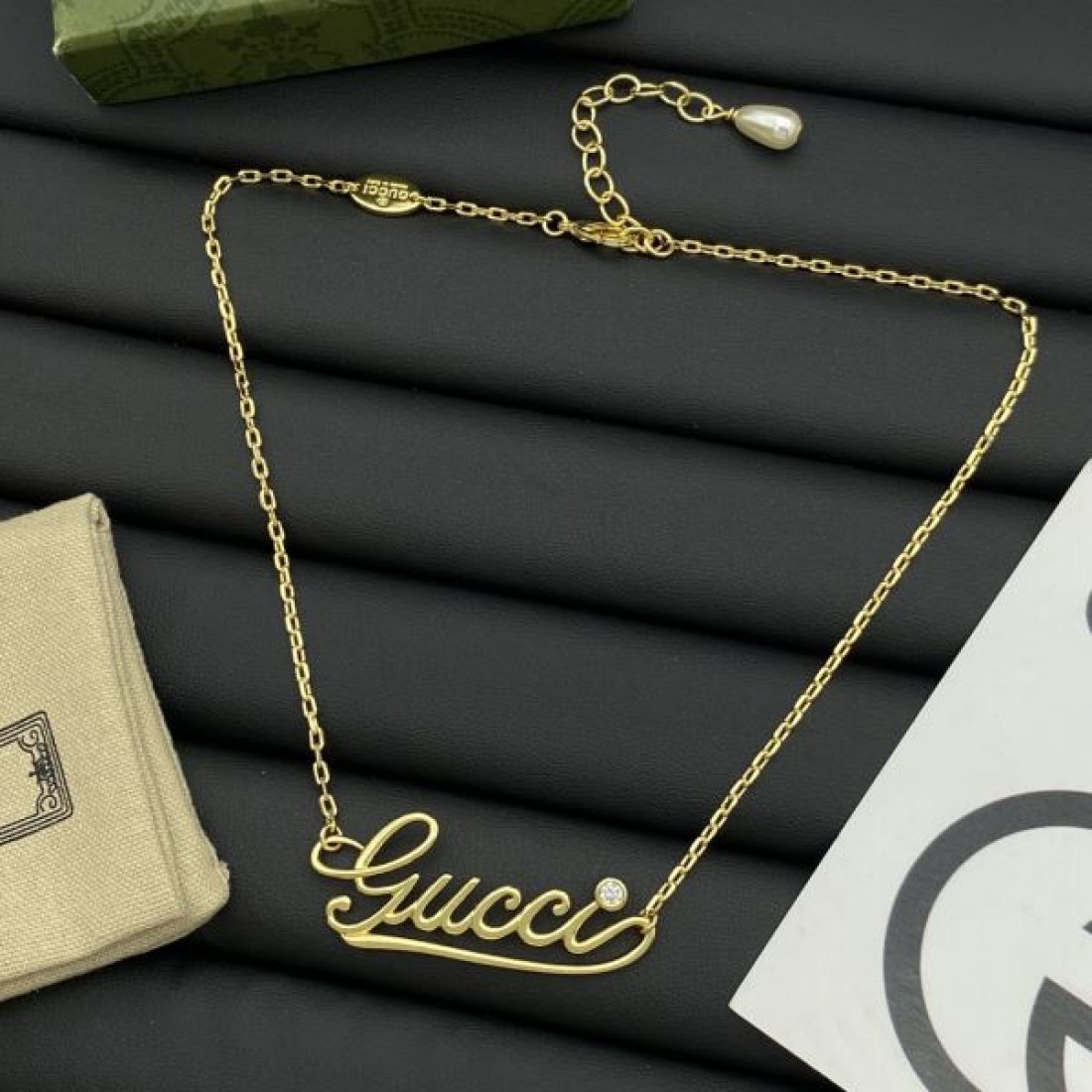 グッチ コピー ブレスレット ロゴ 上品なカジュアルコーデに GUCCI