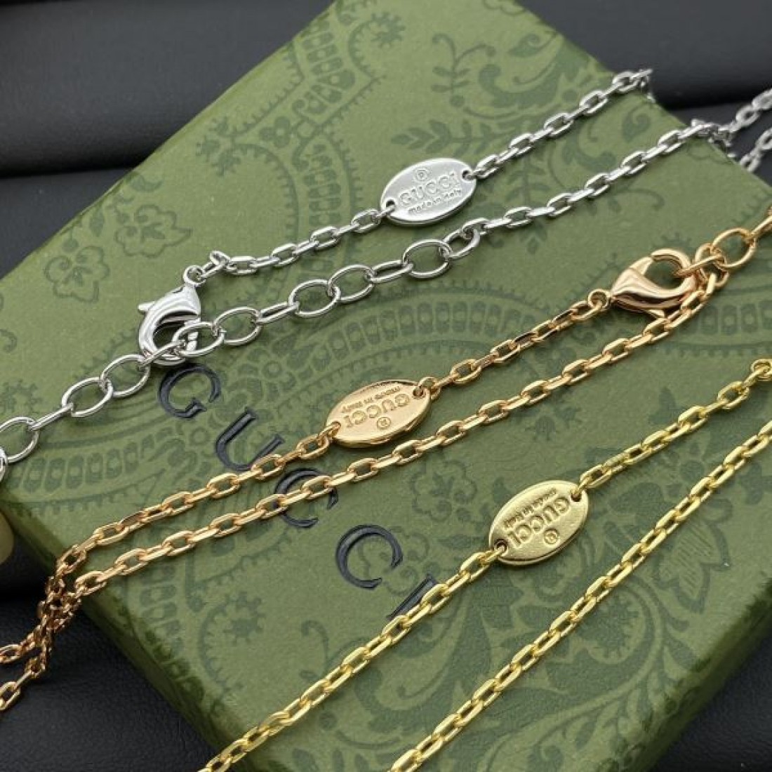 グッチ コピー ブレスレット ロゴ 上品なカジュアルコーデに GUCCI