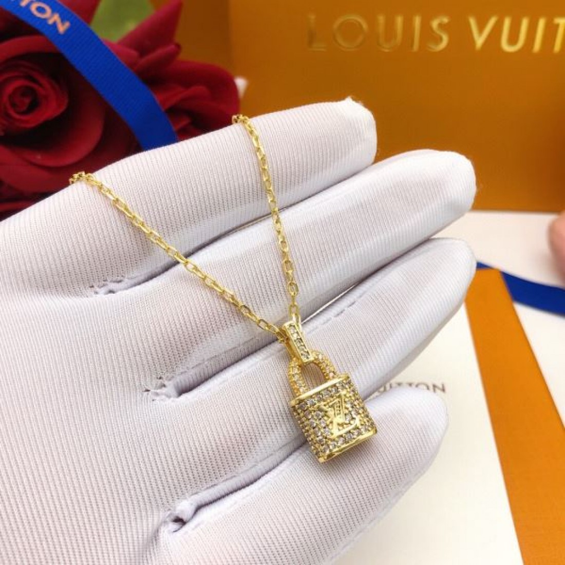 LOUIS VUITTON コピー ネックレス ロゴ 海外限定アイテム ルイヴィトン