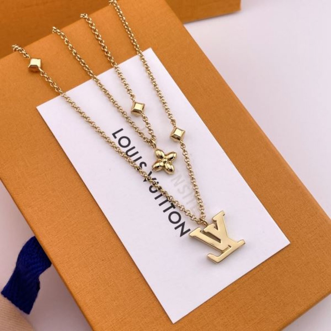 LOUIS VUITTON コピー ネックレス ロゴ 今季初登場の新作 ルイヴィトン