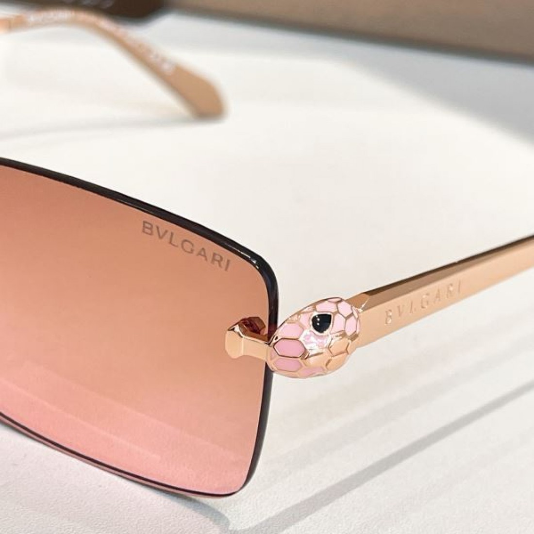 入手困難必至 BVLGARI コピー サングラス 売り切れ注意
