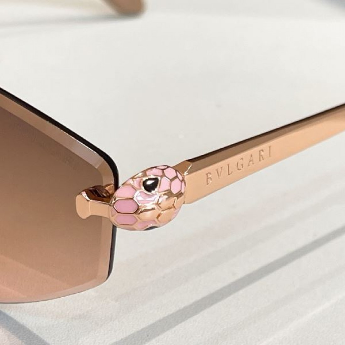 大好評発売中 BVLGARI コピー サングラス 海外限定コレクション