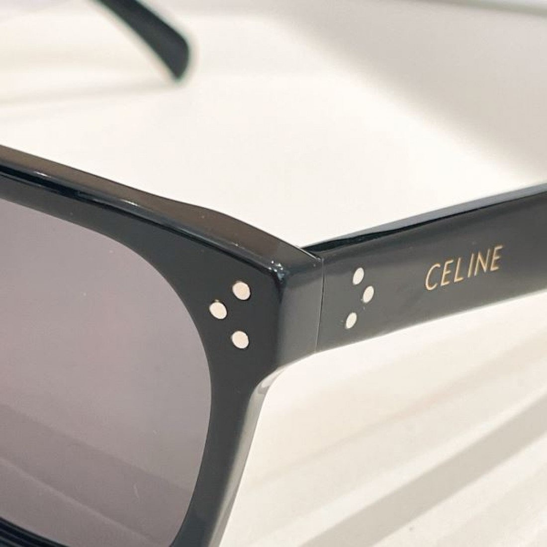 最新作 セリーヌ スーパーコピー サングラス エレガントな 高級感あふれる CELINE 