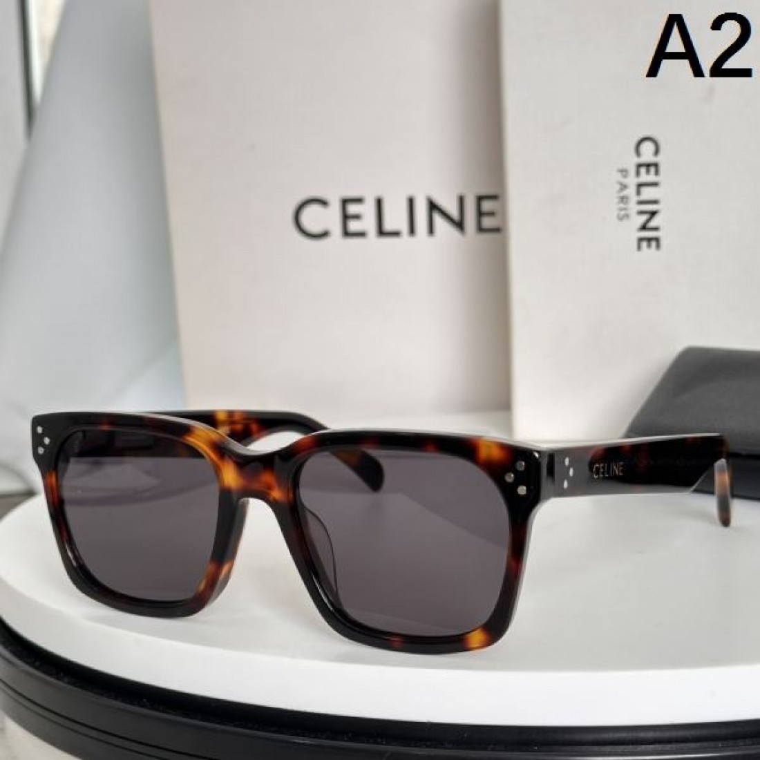 話題沸騰 CELINE セリーヌ スーパーコピー サングラス 洗練された 優雅な