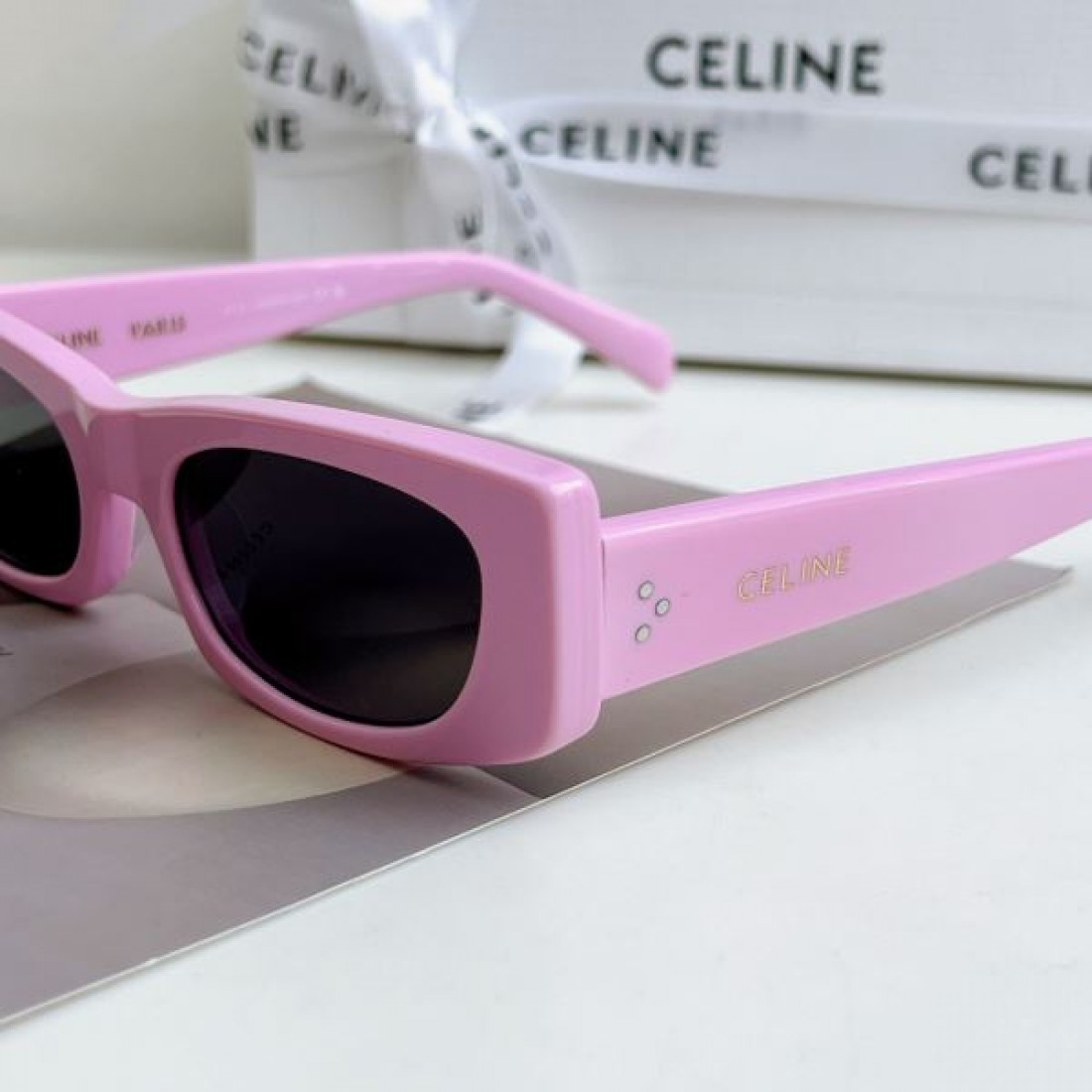 旬顔アイテム 圧倒的な魅力 セリーヌ コピー サングラス 優美な CELINE 