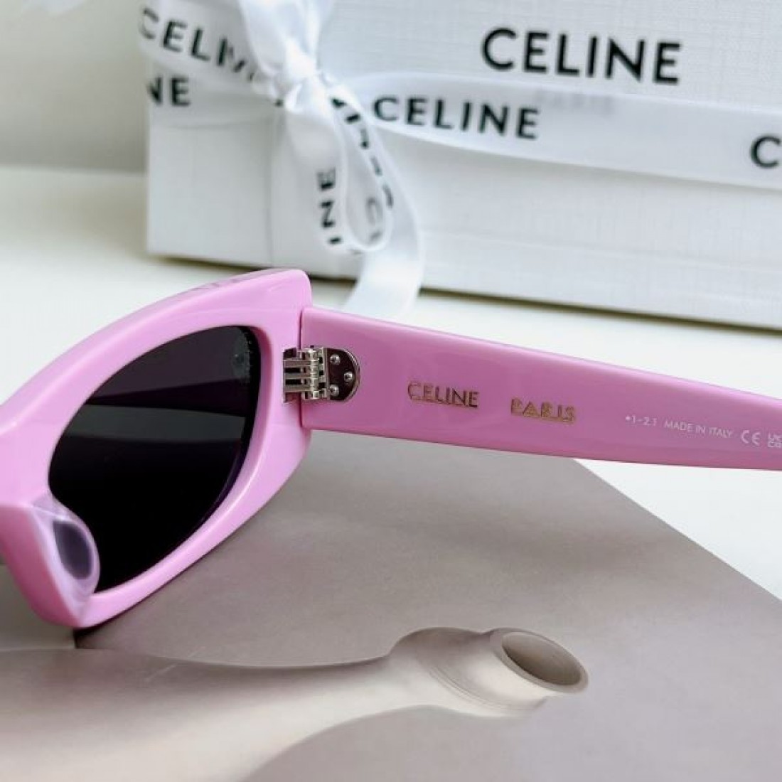 旬顔アイテム 圧倒的な魅力 セリーヌ コピー サングラス 優美な CELINE 