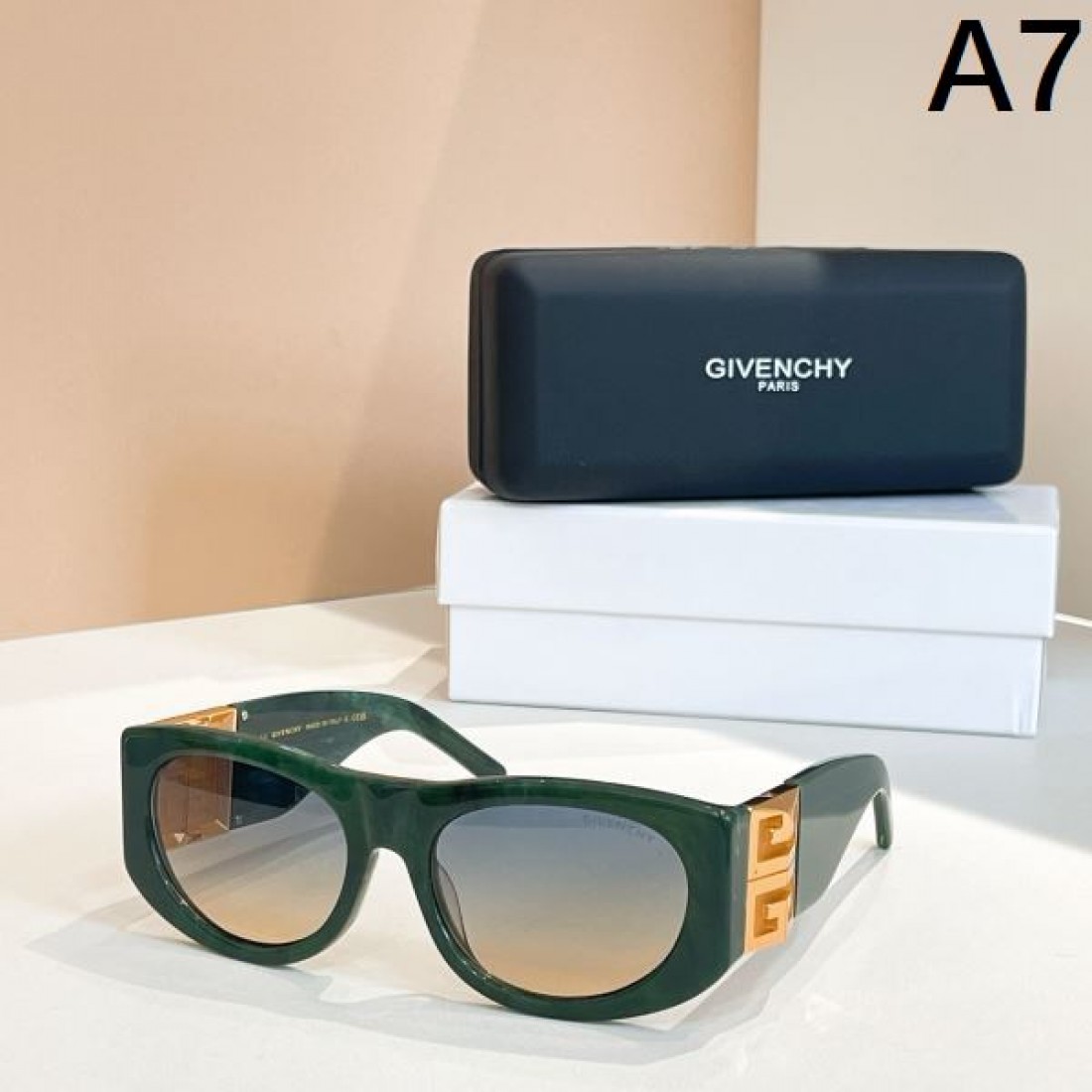 海外セレブ風コーデ GIVENCHY コピー サングラス 上質な素材感