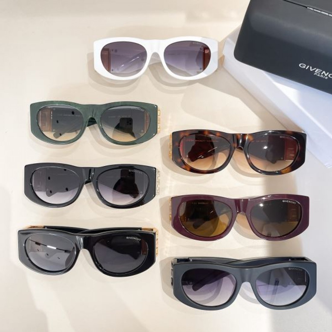 海外セレブ風コーデ GIVENCHY コピー サングラス 上質な素材感