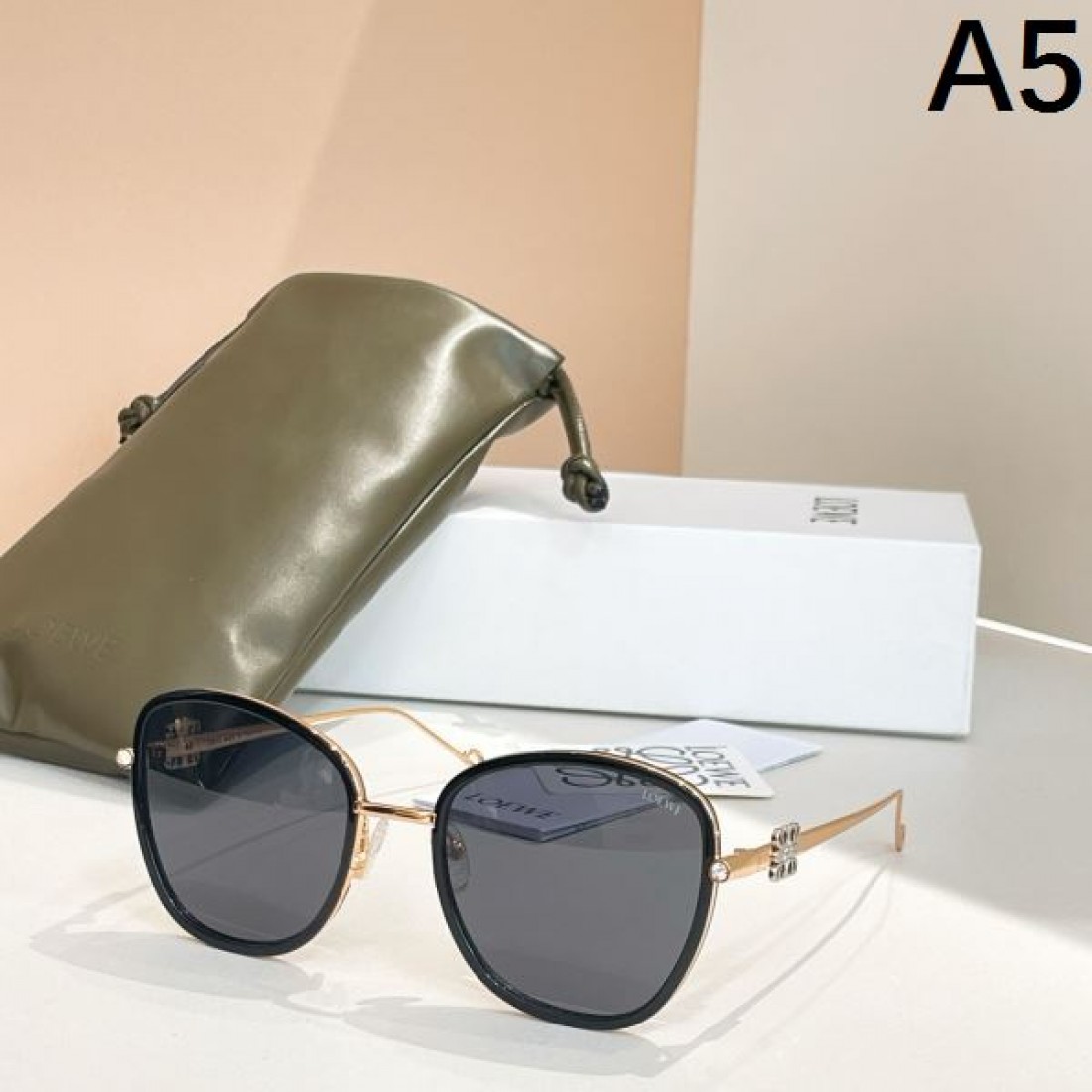 今季流 ロエベ コピー サングラス ウェアに取り入れる LOEWE 目元を美しく魅せる