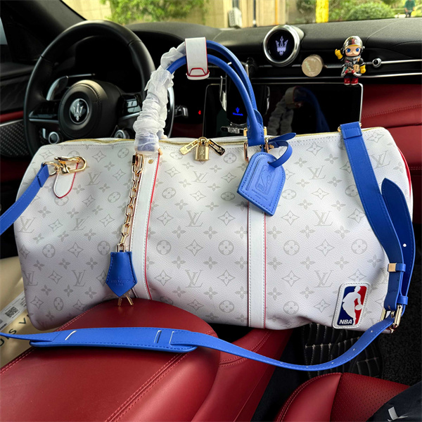   洗練とスポーツマインドが交錯する——Louis Vuitton コピー バッグ Keepall Bandoulière 