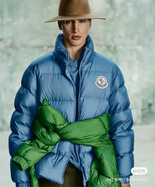   極寒な季節もスタイルを貫く —— モンクレールコピーダウンジャケットで大人の防寒ファッションを再定義