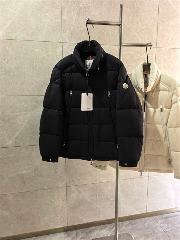   冬の軽奢を極める ——MONCLER コピーダウンジャケットで綴るハイエンド・ウィンター