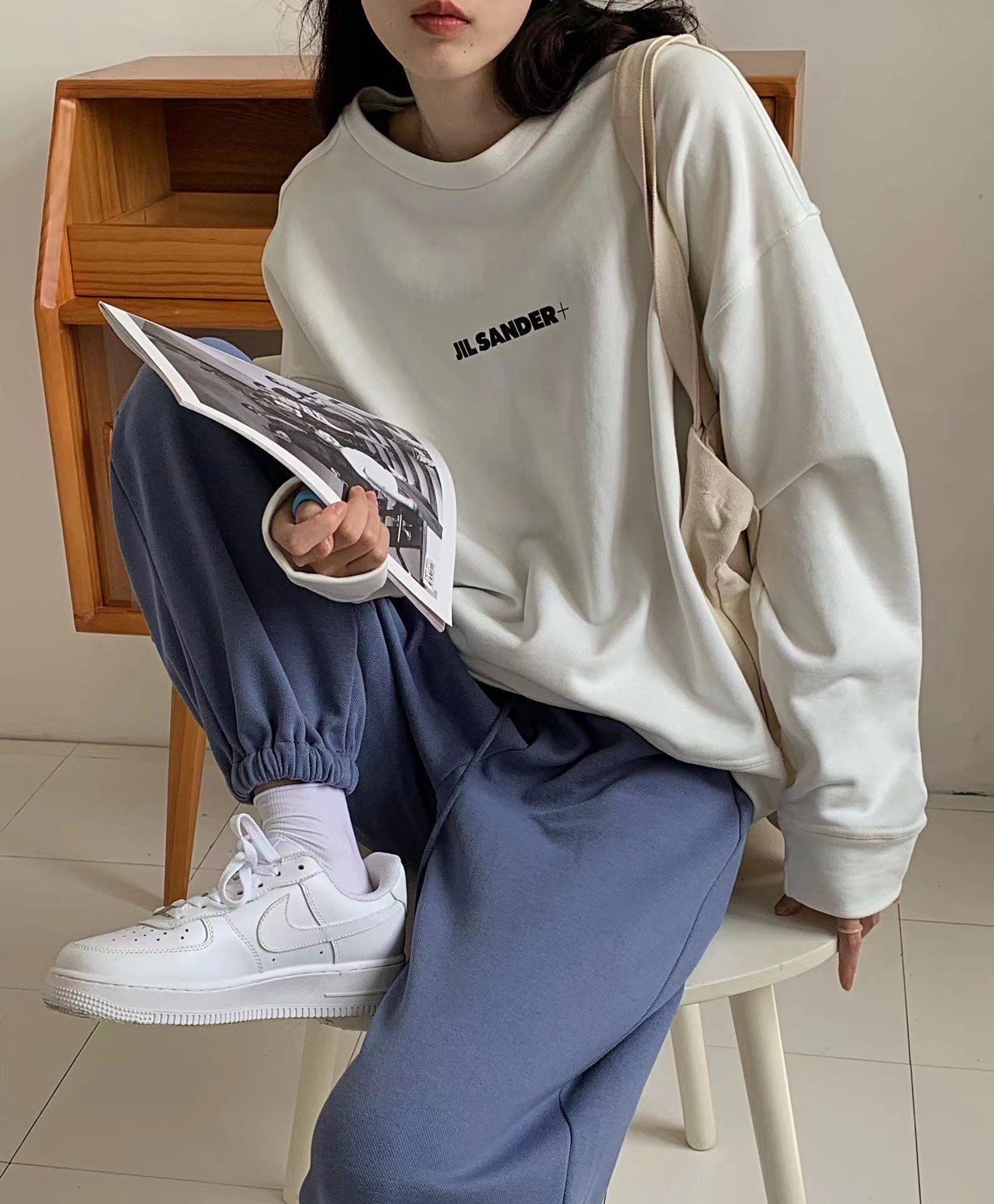   JIL SANDER のシンプルな魅力、日常を彩るミニマルファッション
