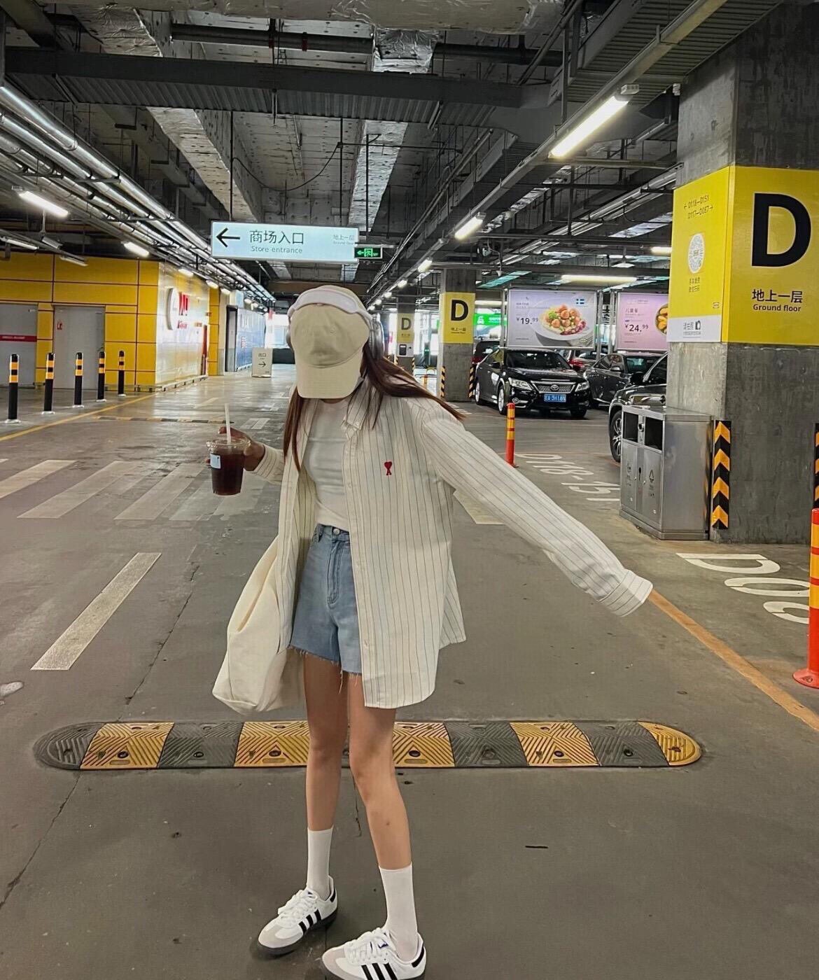   AMI シャツで彩る、夏のカジュアルコーディネート