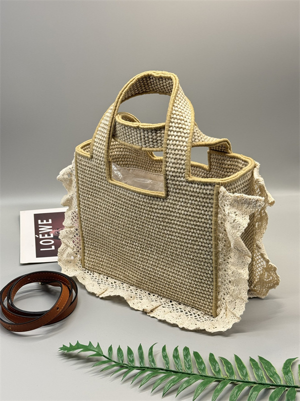   ナチュラルエレガンスを纏う——LOEWE コピー バッグが叶える洗練の夏スタイル