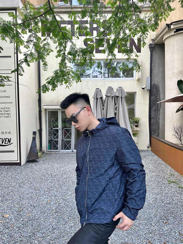   存在感を放つラグジュアリー——フェンディ コピー ジャケットで纏う都会のエレガンス