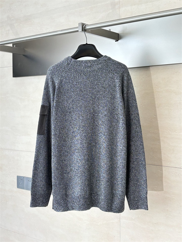   上品な温もりを纏う——Moncler コピー ニットセーターで魅せる冬の洗練スタイル