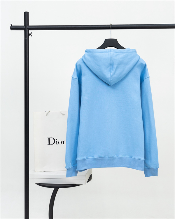   上品さと爽やかさを纏う——ディオール コピー パーカーで描くモダンエレガンス