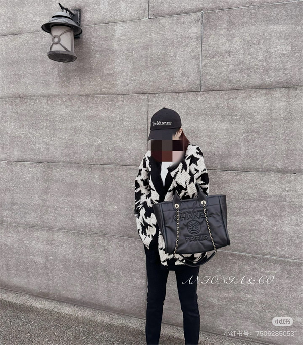   クラシックとモダンの融合——シャネル コピー バッグで纏う気品あるスタイル