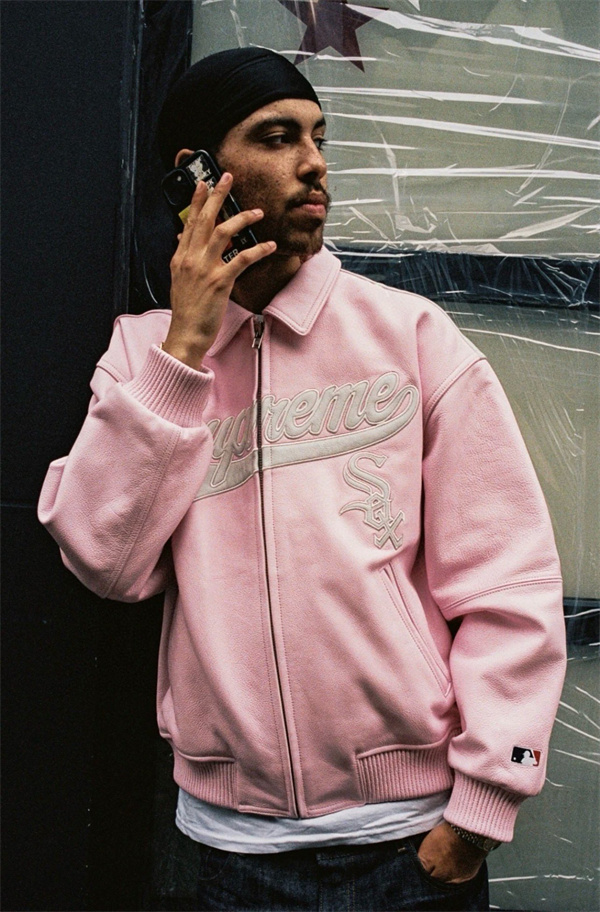   ストリートに映える存在感——Supreme コピー ジャケットで魅せるピンクの新定義