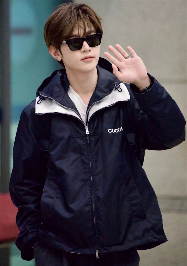   都会の洗練をまとう——GUCCI コピー ナイロンジャケットで叶えるスマートな大人スタイル