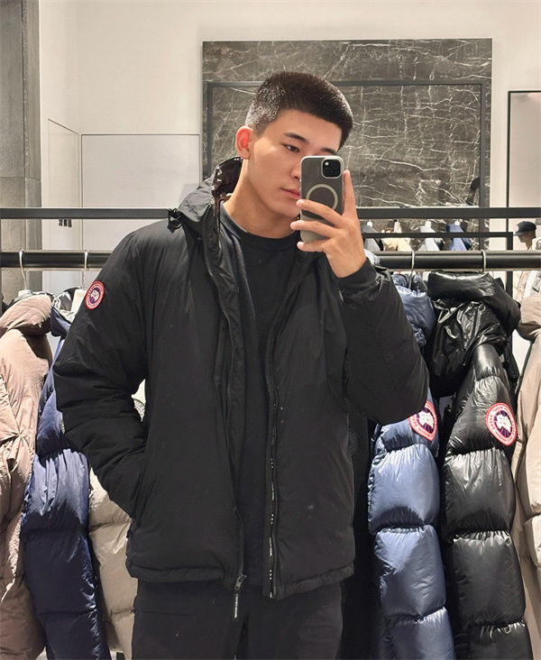   さりげない上質感を纏う——CANADA GOOSE コピー ダウンジャケットで叶える冬の洗練スタイル