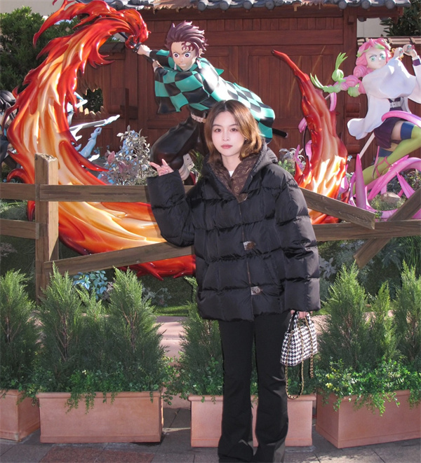   老花の邂逅と機能の融合 —— ルイ・ヴィトンコピーダウンジャケットで秋冬のスタイルを極める