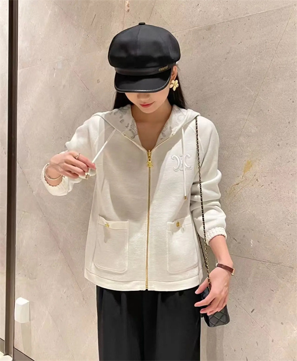   ルクスとリラックスの調和 ——CELINE コピー セーターで魅せる大人の日常スタイル