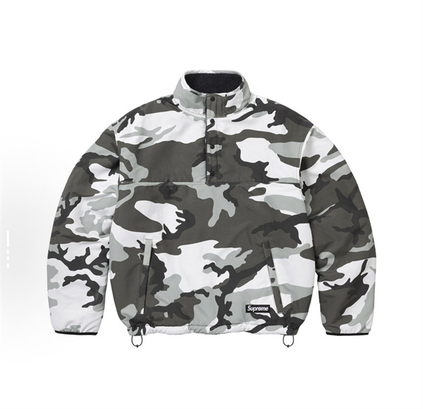    Supreme ― ミニマルロゴが映えるブラックボアフリースジャケット