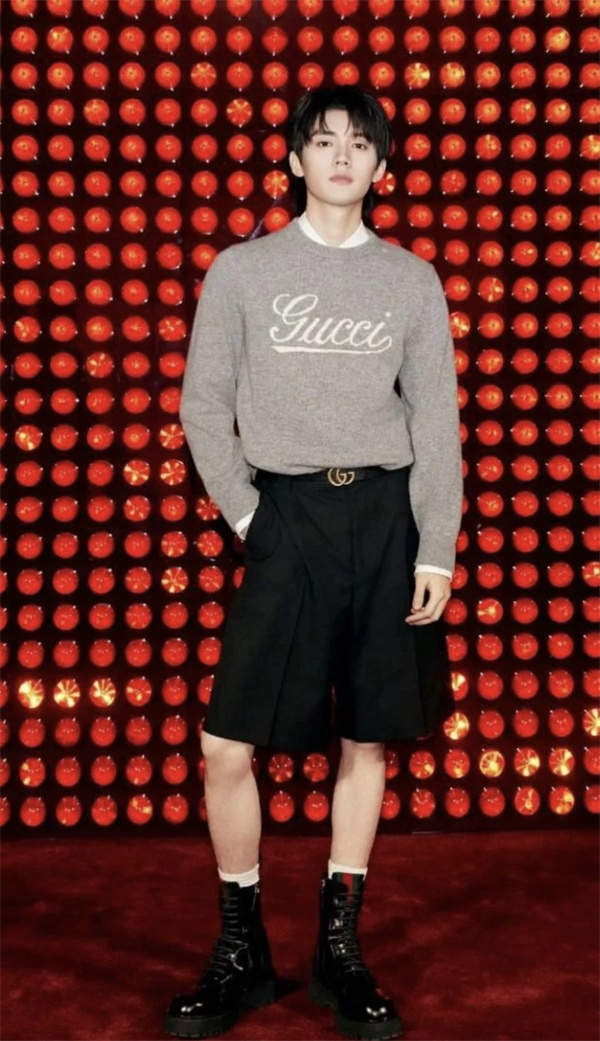   時を超えるラグジュアリー ——GUCCI コピーセーターで彩るプレミアム日常​