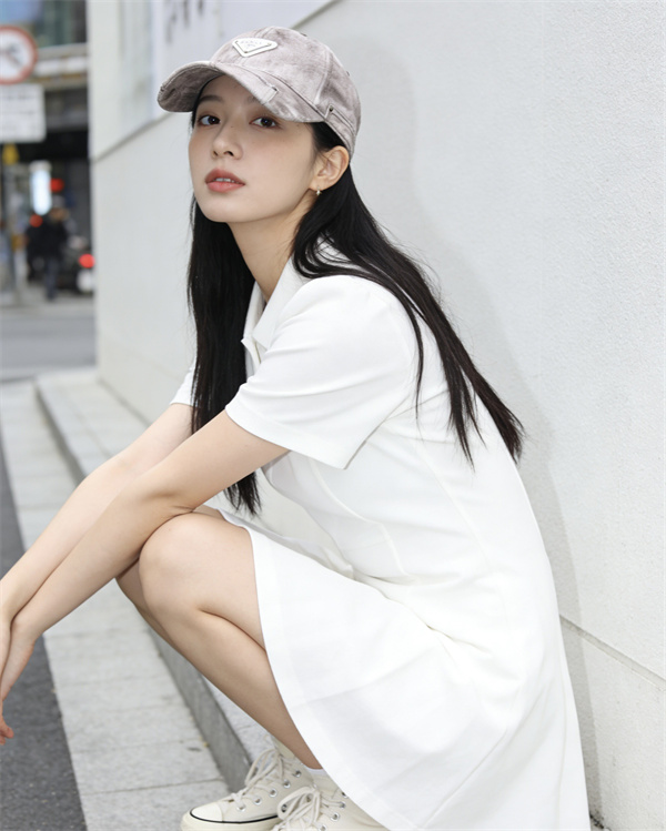   さりげない個性を纏う、大人のためのプラダ コピー キャップ