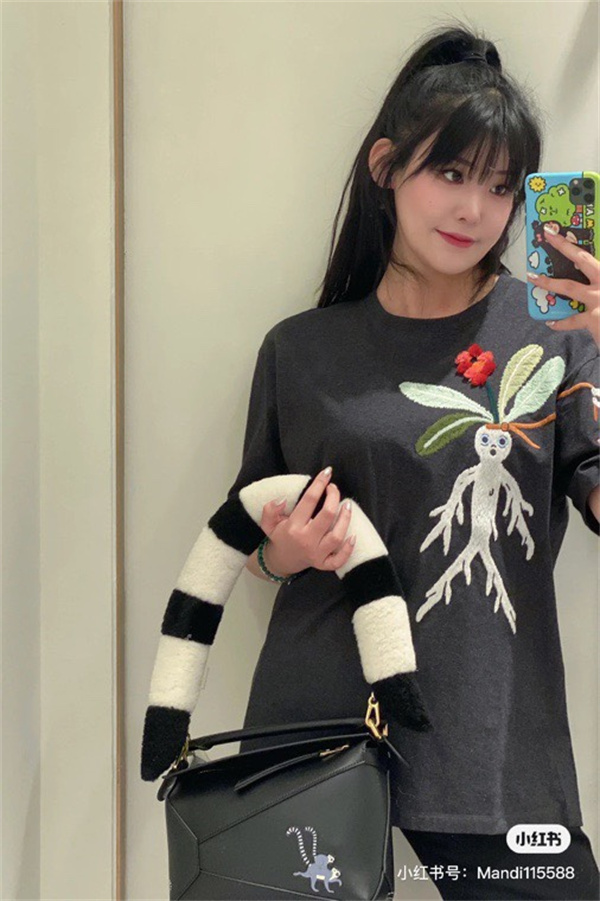   ロエベ（LOEWE）偽物xSuna Fujitaコラボで魅せる大人カジュアル コットンTシャツ