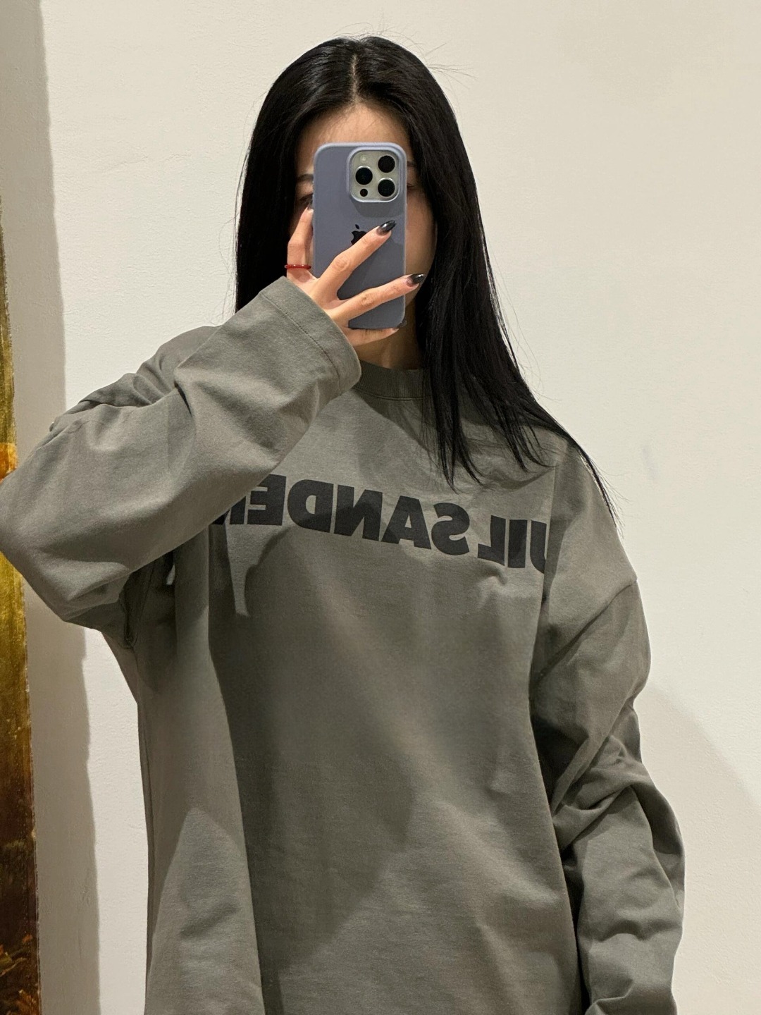   ジル サンダーのロゴ T シャツ：ミニマルファッションの「本質的な美」を体現