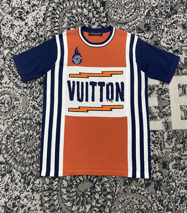   ルイヴィトン コピー、新作Tシャツでファッション界に旋風！個性的なデザインが魅力