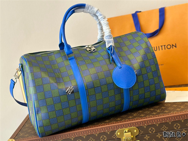  Louis Vuitton ルイヴィトン 偽物が2025年春夏メンズショーで発表：カラフルなダミエ柄とSoftソフトレザ