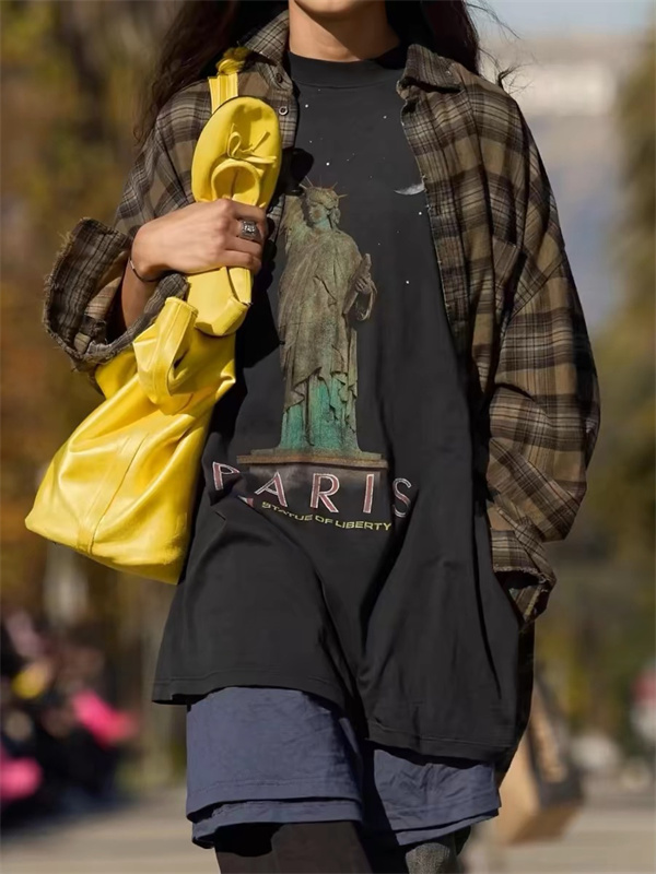   ♥バレンシアガ偽物「Paris Liberty Ｔシャツ」：ヴィンテージ感溢れるユニセックスデザインの新作♥