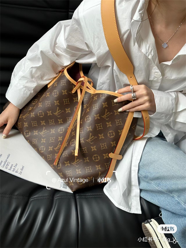   美しさと機能性を兼ね備えたルイヴィトンLOUIS VUITTON コピーの新作「キャリーオール NM PM」