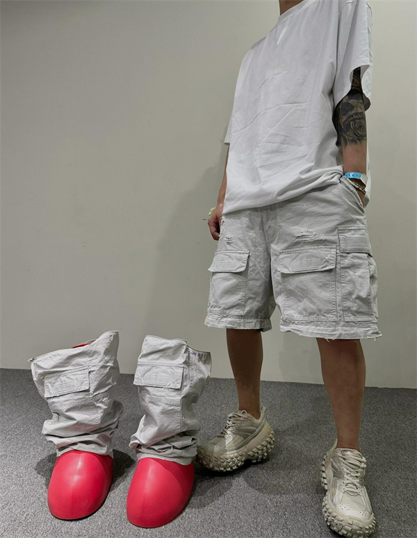   バレンシアガ（Balenciaga）スーパーコピー 新作パンツが注目の的に：オーバーサイズシルエットで際立つ個性