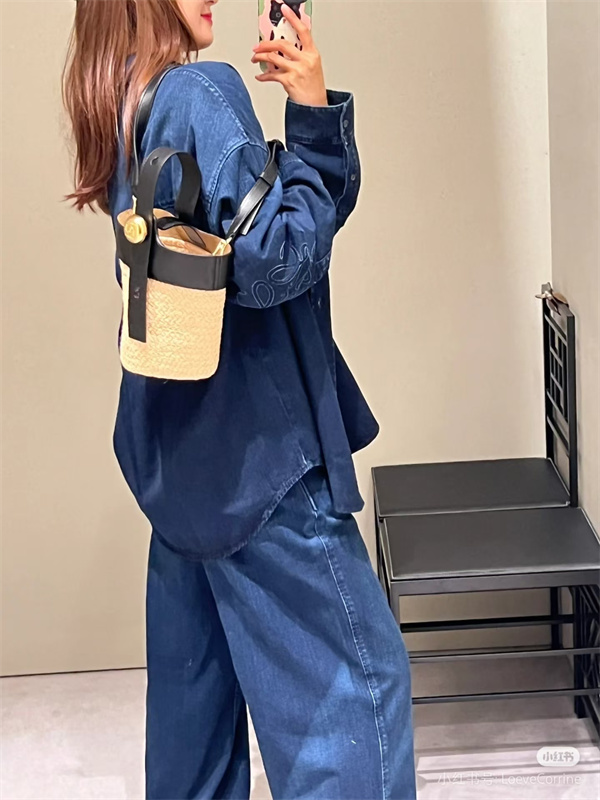   ロエベ（LOEWE）スーパーコピー新作デニムジャケットが登場、シンプルかつエレガントなデザインが話題に